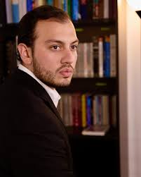 Si los comentarios vienen de gente que no son un ejemplo a seguir, no  cuentan. Con los judas no se pelea, ellos se ahorcan solos”