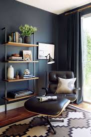 Ich rate ja immer zu einem gewissen mut zur farbe, jedoch muss sie wohl dosiert eingesetzt werden. Holz Farbe Kombinieren Schick Dunkle Wandfarbe Nussbaum Zuhause Interieur Wohnen