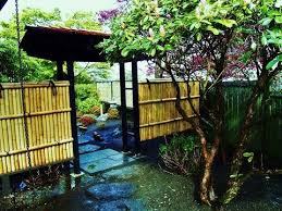 Pagar dari bambu dapat merubah pemandangan taman rumah anda. 18 Ide Pembuatan Pagar Bambu Keren Dan Alami By Anak Kuli