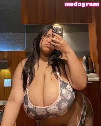 Chayada Dulyasatien (Busty Thai Model  fhong_fionax Photo divulguée nue  OnlyFans 27 - Nudogram v2.1 HD phone wallpaper