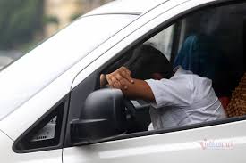 Nếu ai để ý kỹ thì sẽ thấy anh hải đi tổ ong huyền thoại và tay anh không đeo đồng hồ nữa rồi. Ong Ä'oan Ngá»c Háº£i Toi Chá»Ÿ Bá»‡nh Nhan Ngheo Khong Pháº£i Ä'á»ƒ Lam Mau Tá»‰nh Ä'oan Tá»‰nh Phu Thá»