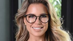 Is she married or dating a new boyfriend? Sylvie Meis Heisses Sonnenbad Hier Aalt Sie Sich Im Roten Bikini News De