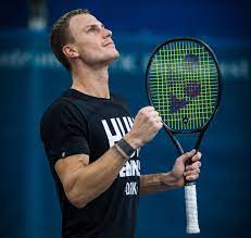 Fucsovics won his first match in a grand slam main draw in january 2018, defeating moldovan radu albot in the 1 st round of the australian open 2018. Fucsovics Marton Hazai Oltozetben Folytatja Onbrands Ertek Alapon