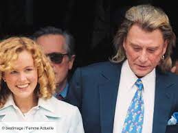 L'animateur de tpmp, bernard montiel, ami proche de la famille hallyday et journaliste très bien informé sur le clan hallyday qui a assuré qu'il n'y avait aucun arrangement sentimental dans un but financier entre les deux amoureux. Laeticia Hallyday Tout Ce Que Johnny Lui A Empeche De Faire Le Jour De Son Mariage Femme Actuelle Le Mag