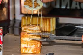 Roti bakar gempol merupakan roti bakar legendaris di bandung yang sudah ada sejak tahun 1958. 6 Tempat Makan Roti Bakar Di Jakarta Camilan Pas Buat Malam Hari Halaman All Kompas Com