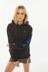 Champion Uo Pullover Hoodie Sweatshirt In 2020 Hoodies Sweatshirts Hoodie Pullover Sweatshirt Hoodie