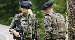 En idéalisant l'autre, on s'interdit de regarder de près qui il est et comment il se comporte, on lui trouve des excuses, le mensonge de l'anti racisme qui s'étend maintenant à l'islam, et on laisse refuser nos lois et nos moeurs, en ce qu'ils ont de bon bien sûr, à une quantité grandissante de la population de notre pays souvent avec des papiers français mais étrangère. L Armee Francaise Va Etre Deployee A La Frontiere De La Russie Des 2021 Sputnik France