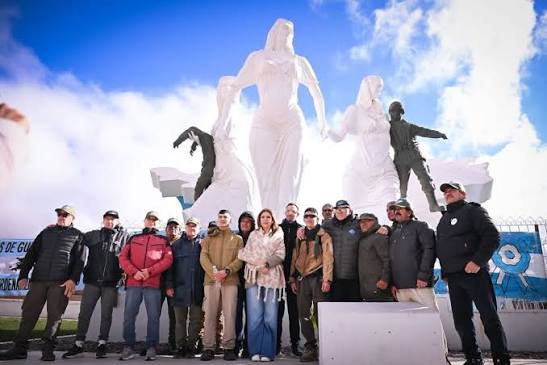 Misión Malvinas: dos jóvenes caminaron con temperaturas bajo cero para homenajear a los veteranos Uriel y Lucas tienen 22 años, sirvieron en el Ejército Argentino y recorrieron durante más de 15 horas