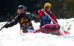 Montevia De Bietet Kanutouren Auf Der Isar An Bad Tolz Lenggries Mehr Dazu Auf Www Montevia De Kanufahren Flossfahrt Kanu