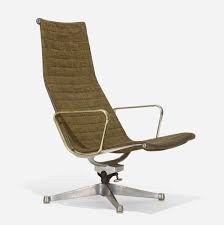 For its construction, the designer couple departed from the principle of the seat shell, instead stretching a panel of fabric or leather between two aluminium side members. 271 Charles And Ray Eames Aluminum Group Lounge Chair 21 February 2019 Auctions Wright Auctions Of Art And Design