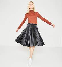 Une jupe faux portefeuille en chèvre grainée (100 % chèvre). Jupe Plissee En Faux Cuir From Promod On 21 Buttons