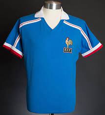 Equipe de france de football. Equipe De France De Football Der Franzosischen Fussballnationalmannschaft Score Draw Frankreich 1986 Herren Trikot Home Xl Blau Blau Amazon De Sport Freizeit