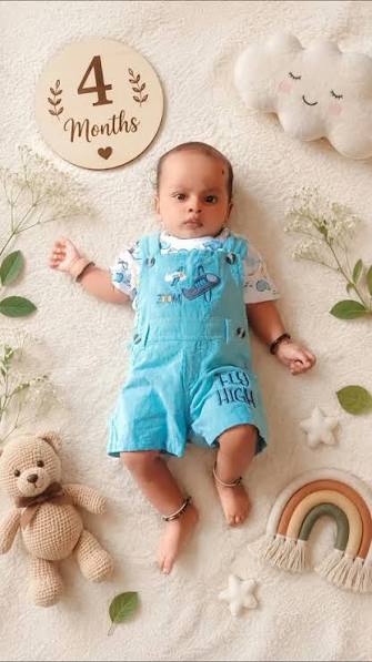 Cozy Sky & Teddy Bear 4-Month Baby Milestone