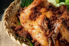 Baru setelahnya, ikan dibakar di atas bara api hingga kecoklatan dan bercitara khas serta sedap. Resep Ayam Lengkuas Untuk Buka Puasa