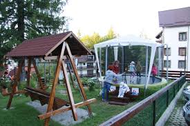 Cu anii, ajutorul din partea rudelor este la fel de necesar. Vacante Familii Copii Predeal