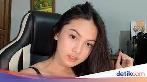 Biodata terlengkap jeff smith mulai dari masa kecil dan keluarga, agama, pendidikan, tanggal lahir, umur, perjalanan karirnya, akun instagram. Aisyah Aqilah And Jeff Smith Compact Post Kissing The Cheek Dating Netral News