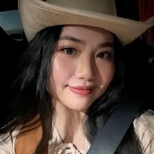 Any one use gloss genius for they booking and charting ??