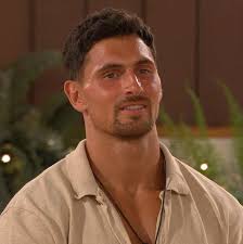 Ex-Love Island stars defend villa pals amid online backlash