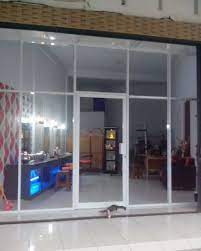 Pintu kaca memberikan kesan mewah dan elegan. Pintu Kaca Swing Pintu Kaca Sleding Dan Pintu Kaca Lipat Konstruksi Dan Taman 796128887