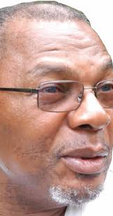 Foi-se o crítico e versátil Investigação persegue mandantes Pág. 6