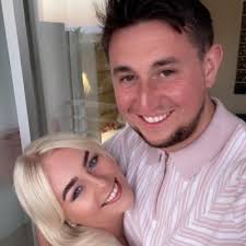 Danielle Paton (@daniellepatonn)