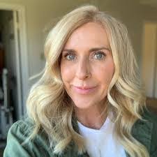 Jill Bricker's Instagram, Twitter & Facebook