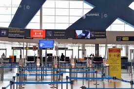 Zilnic plecau și soseau câte cel puțin 35.000 de persoane, adică un total de peste 70.000. Otopeni Stare De Alerta Aeroportul International Henri Coanda Agerpres ActualizeazÄƒ Lumea