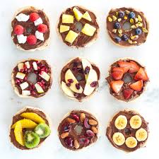For A Fun Twist On The Traditional Bagel Breakfast Swap The Cream Cheese And Lox For Nutella And Lots Of Fresh Fr Nutella Recipes Nutella Breakfast Bagel Bar