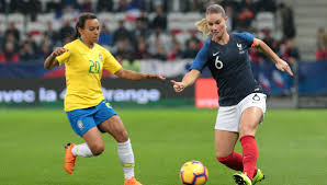 Jacques commères (directeur des équipes de france et de la performance) et valérie garnier (entraîneur de l'équipe de france féminine) ont dévoilé ce jeudi le programme de préparation des bleues en vu. Coupe Du Monde Feminine France Bresil Un Huitieme De Finale De Reve Pour Les Bleues
