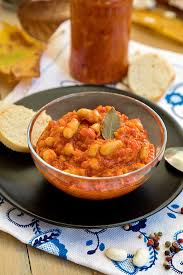 Specialiştii spun că fasolea uscată poate fi considerată ca făcând parte din grupul carne, peşte, ouă, nuci , datorita valorii nutritive. Zacusca De Fasole Boabe Uscata Diva In Bucatarie