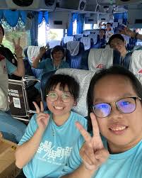 Throwback: Take a photo with a cute robot, while waiting for our flight in  the Korea Airport.