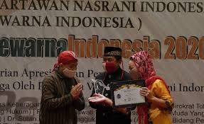 Humas persatuan artis film indonesia (parfi) evry joe menyebut, junaedi meninggal di rumah sakit pgi cikini, jakarta pusat. Junaedi Salat Ali Topan Anak Jalanan Figur Artis Penerima Penghargaan Api Pewarna Majalah Gaharu