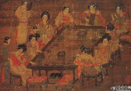 张萱 周昉是唐代最具盛名的仕女画大家 驰誉丹青 张萱在盛唐时画贵族人物最负时誉 不仅能够表现上层社会妇女的姿容情态 而且善于巧妙地刻画出