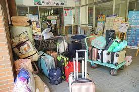 亞東醫院17日爆發院內感染，依中央流行疫情中心公布資訊目前9人確診。 台灣至今累計14 例死亡個案。 亞東醫院17日爆發院內感染，依中央流行疫情指揮中心公布有9人確診。 院方今天證實，1名確診者昨天下午2時死亡，但並非昨天的指標性個案，死亡個案是高齡86歲且有多重. 1vvu Zcplyoflm