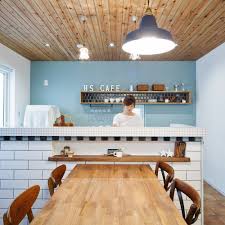 ナチュラルかっこいいインテリアのアルベロモデル ブルックリン風のインテリアが ナチュラルでかっこいいアルベロモデルハウス アイアンや古材 レザーなどの素材を使い ちょっぴり男前なテイストでコーデしたお部屋 板張りの天井や無垢材の床材 漆喰の壁材など