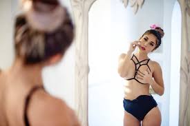Tania gattas desnuda