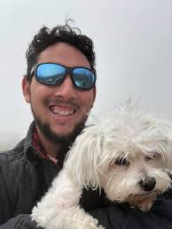 Keep a movin Dan, dont you listen to him Dan, he's the devil not a man, he  spreads the burning sand with water