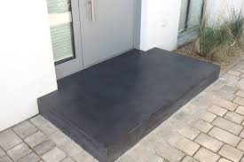 Betonpodeste Und Eingangsbereiche Aus Beton Betondesign Hauseingang Gestalten Eingang Treppe Eingang