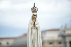 En total, la virgen se apareció ante los pequeños otras cinco veces. La Virgen De Fatima Devotos Celebran Su Aparicion El 13 De Mayo