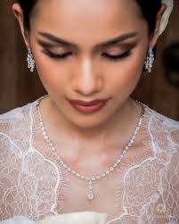 Sparkle your way to forever with the enchanting elegance of Luxmatter's  pear-shaped diamond jewellery set, the sparkling symbol of tears of joy. 💎  Camora Earrings Price upon request Weight: 11.24gr Total Carat: