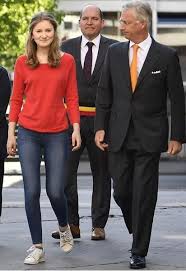 Het volledige verhaal van belgische helden op kindermaatglitterjurken, bals met knappe prinsen en kikkers. Princess Elisabeth And King Philippe 26th April Koninklijke Familie Koninklijke Families Prinses Elizabeth