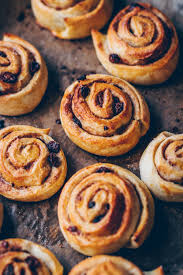 Don't be afraid to drown them in frosting. Cinnamon Raisin Rolls Recipe Vegan Soft Klara S Life