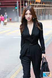 柳岩宣传《人间蒸发》性感亮相深V黑装小露事业线_热点话题_枣庄大众网-枣庄唯一新闻综合门户网站