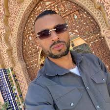 بلانات_الصيف "كارابلانكا" اي الوجه الابيض باللغة الإسبانية ... هي منطقة  ساحلية في نواحي مدينة "الناظور" سميت نسبة لجرف نحتته مياه البحر عبر السنين  تتميز بنيته الترابية ببياض رائع ... طراجي "كرابلانكا" ...