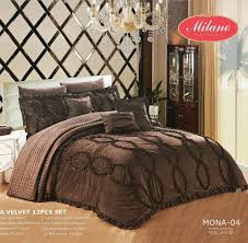 مفرش سرير راقي من محل هوم ديزاين هذا المفرش متوفر حتى نفاد الكمية موقعنا في محافظة مسقط رقم الواتساب 97766620 House Design Cushion Filling Home