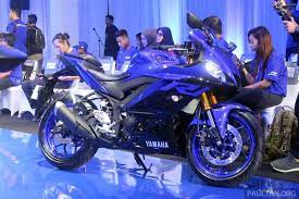 The bike had enter its self in the sport bikes. 2019 Yamaha R25 Makes Global Debut India Launch Expected Next Year
