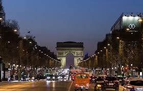 Elle tire son nom (adopté définitivement en 1789) du lieu des enfers où séjournaient les âmes vertueuses dans la mythologie grecque. Visiter Les Champs Elysees La Plus Belle Avenue Du Monde