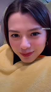 Becky Armstrong Kulit Moment