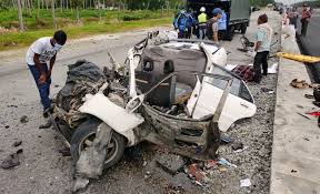Pihak berkuasa harus menurap jalan raya yang berlubang dan membaiki semua kerosakkan jalan raya dengan segera supaya keselamatan pengguna jalan raya lebih terjamin. 2 Maut Kemalangan
