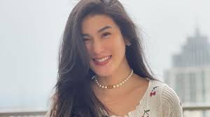 Nyesek, Anak Stevie Agnecya Ikut ke Pemakaman: Kok Rumah Baru Mami Pasir?